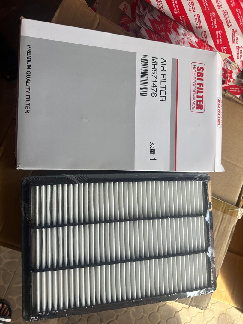 Engine Air Filter (MR571476)
